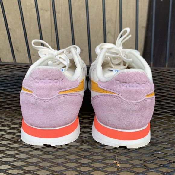 Women’s Reebok Classics - Picture 2 of 13